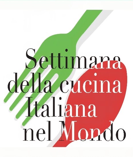 logo mostrando forchetta verde e cucchiao rosso su sfondo bianco, significando la settimana della cucina italiana nel mondo.
